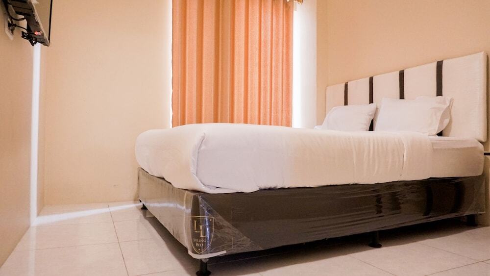 Сурабая: Airy Darmo Kutai 32 Surabaya