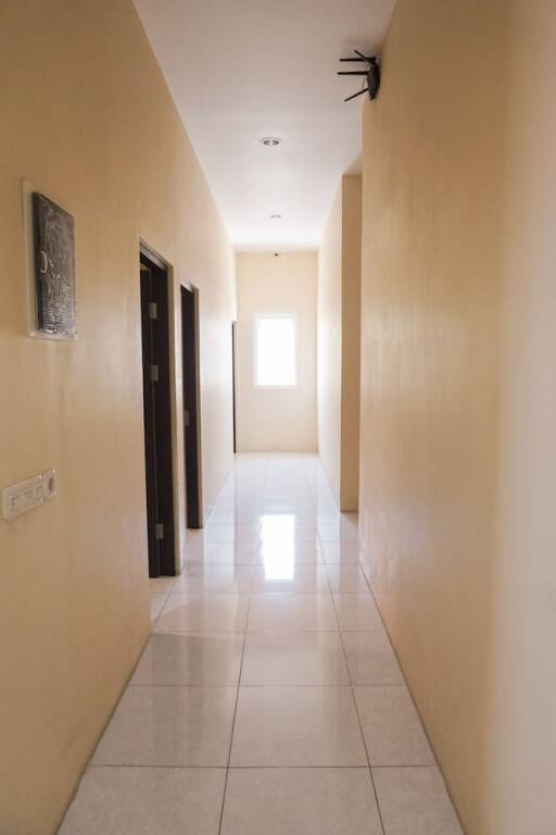 Сурабая: Airy Darmo Kutai 32 Surabaya