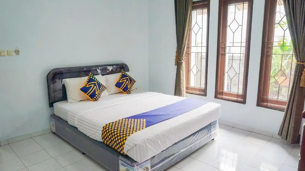 Бандунг: SPOT ON 1792 Roemah Nenekoe Guest House