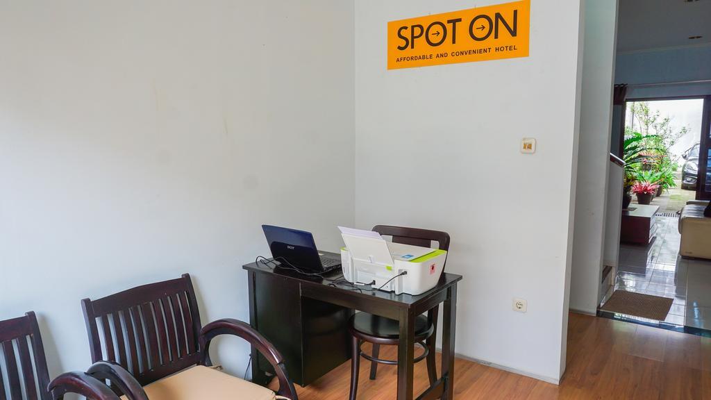 Бандунг: SPOT ON 1792 Roemah Nenekoe Guest House