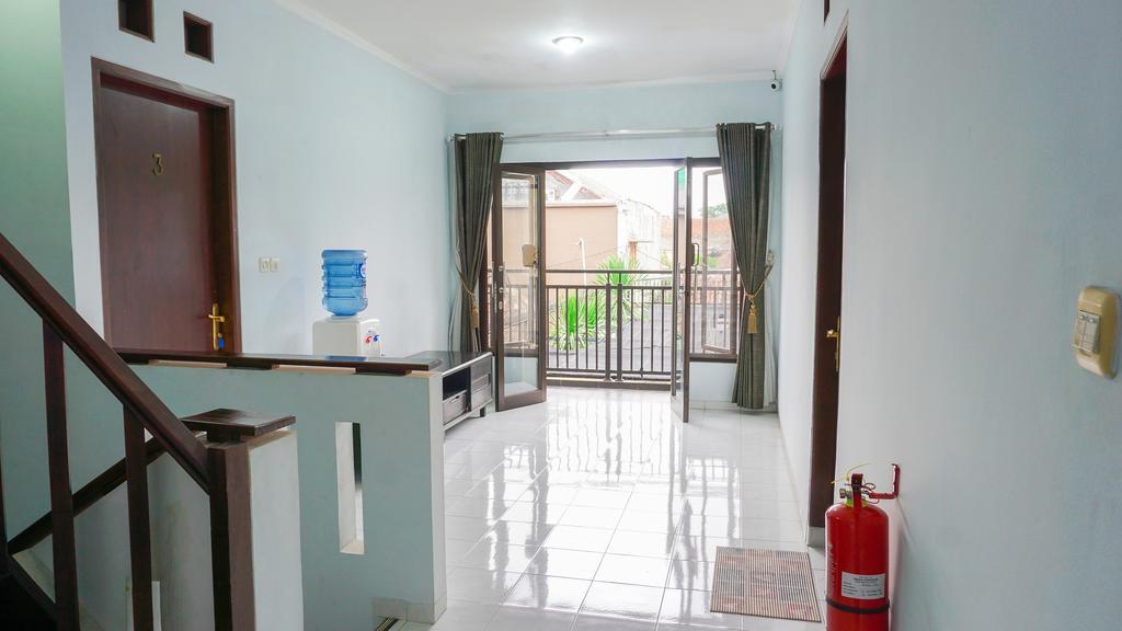 Бандунг: SPOT ON 1792 Roemah Nenekoe Guest House