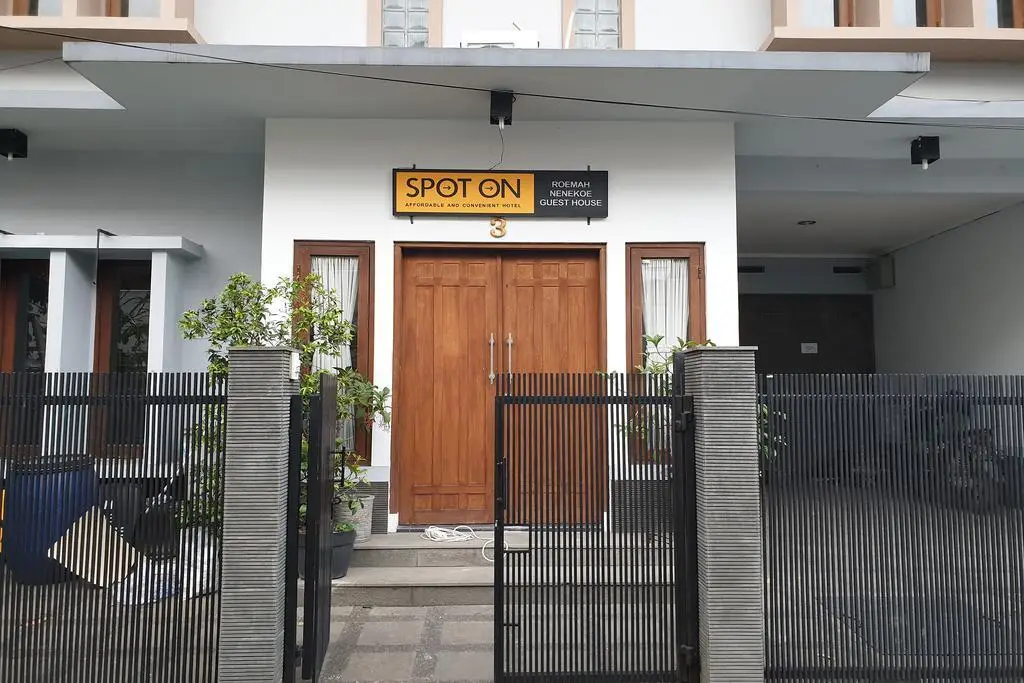 Бандунг: SPOT ON 1792 Roemah Nenekoe Guest House