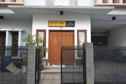 SPOT ON 1792 Roemah Nenekoe Guest House — фото 1