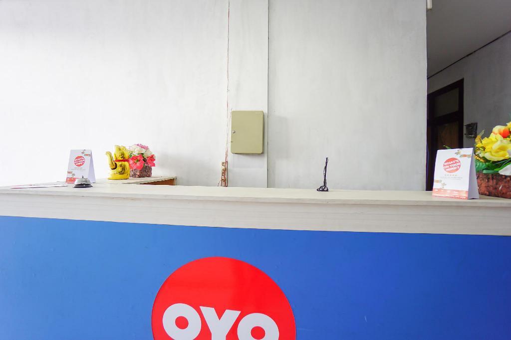 Вори: OYO 1693 Edward Residence Malalayang