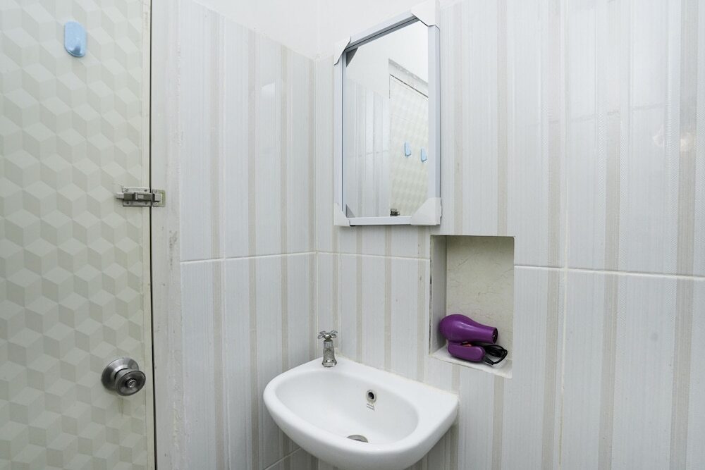 Сурабая: OYO 1985 F7 Residence