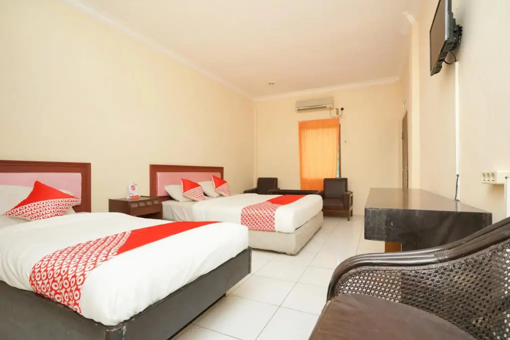 Проболинго: OYO 2003 Female Guest House