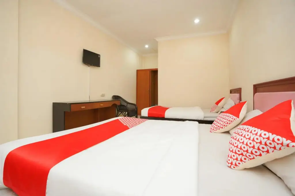 Проболинго: OYO 2003 Female Guest House