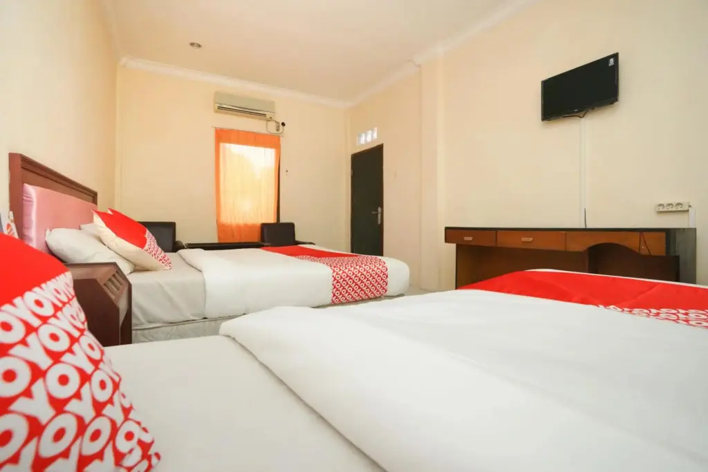 Проболинго: OYO 2003 Female Guest House