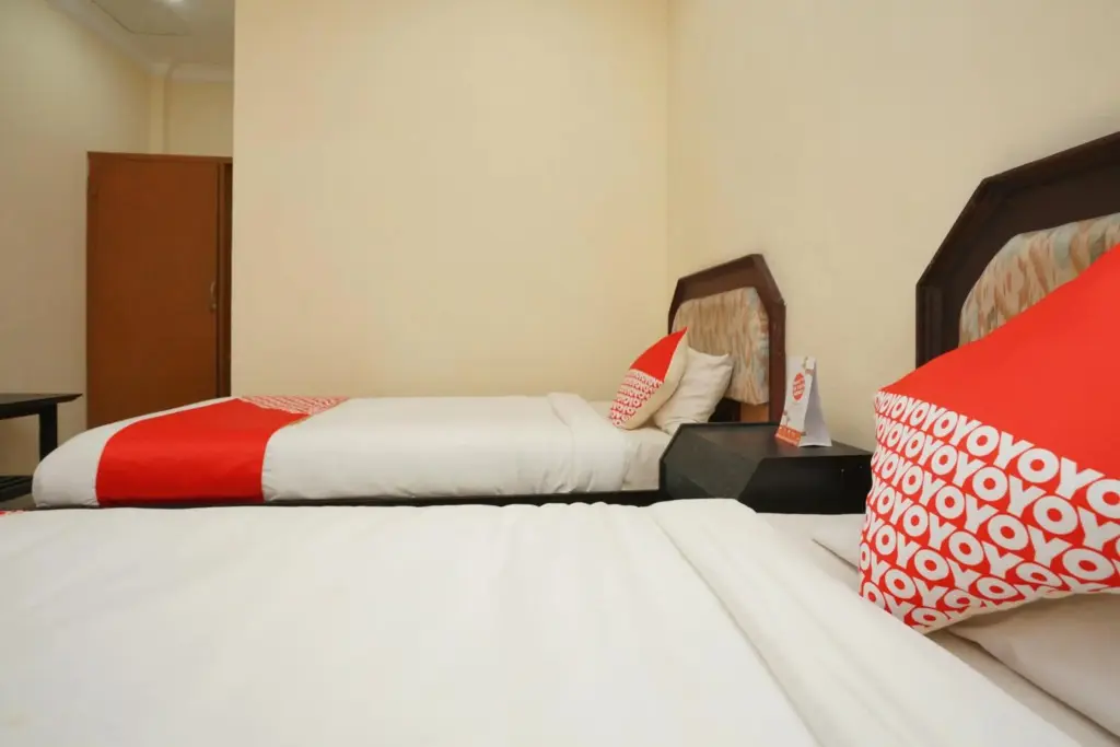 Проболинго: OYO 2003 Female Guest House