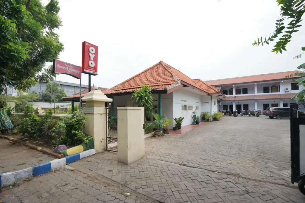 Проболинго: OYO 2003 Female Guest House