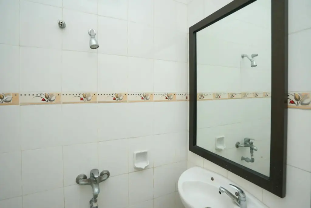 Проболинго: OYO 2003 Female Guest House