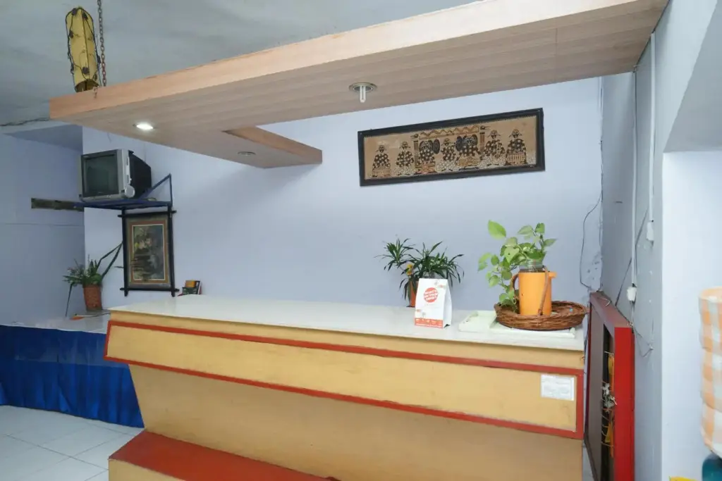 Проболинго: OYO 2003 Female Guest House