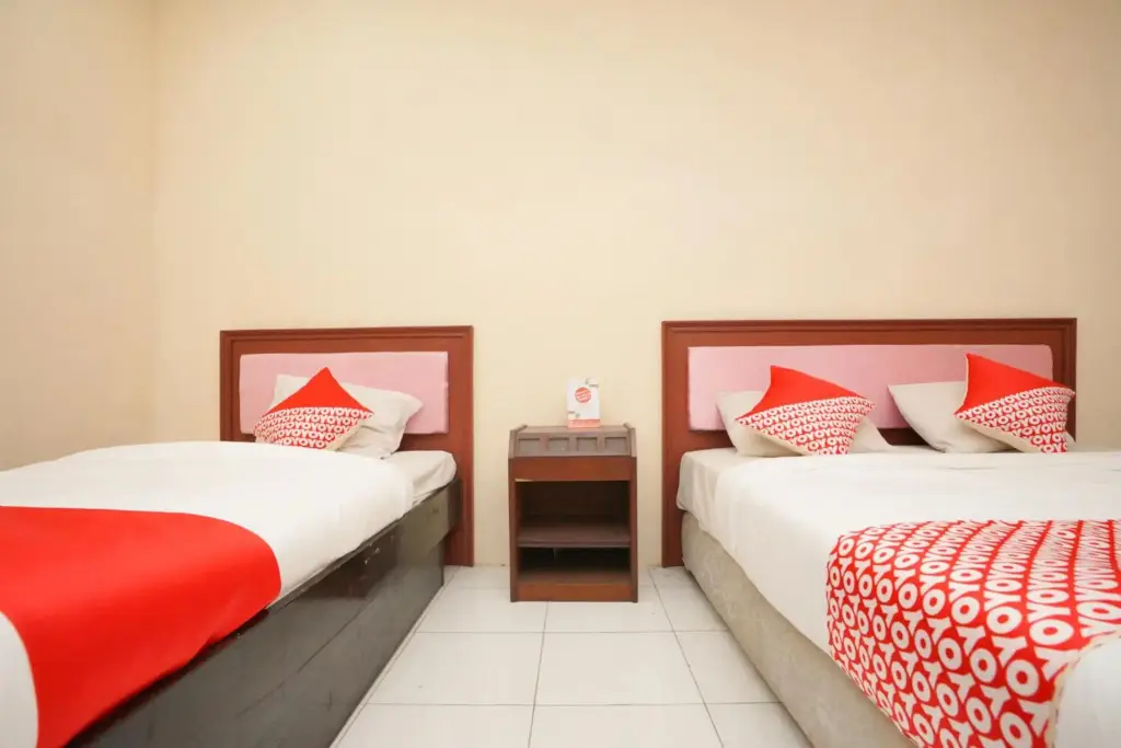 Проболинго: OYO 2003 Female Guest House