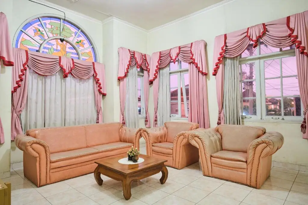Депок: OYO 2061 Rizki Dhira Guest House Syariah