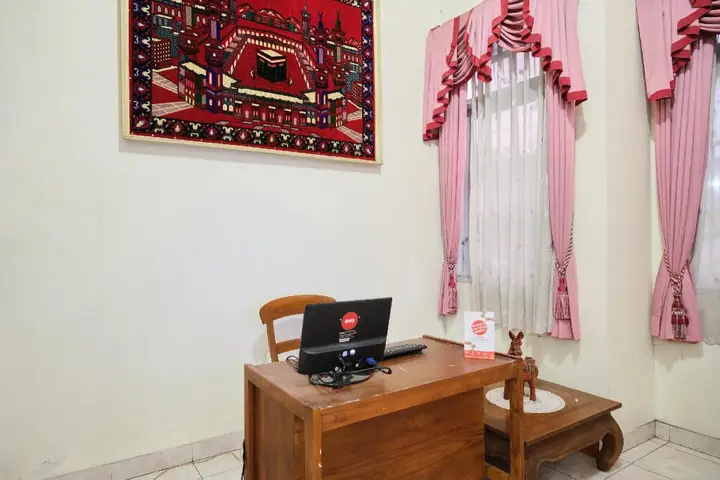 Депок: OYO 2061 Rizki Dhira Guest House Syariah