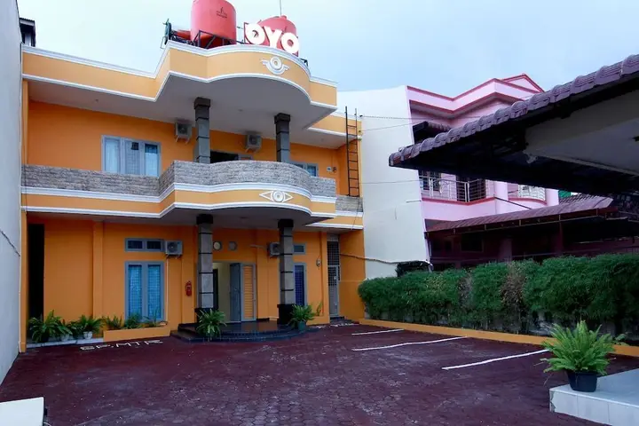 Медан: OYO Living 1332 Almonsari Residence