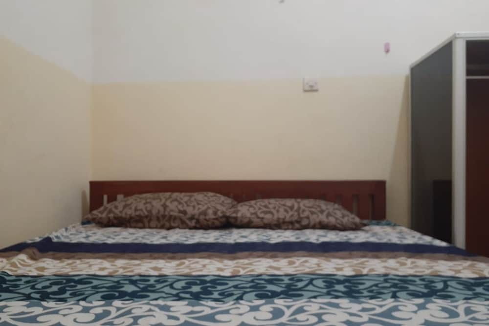 Семаранг: Oyo 2037 Kost Oteng Syariah