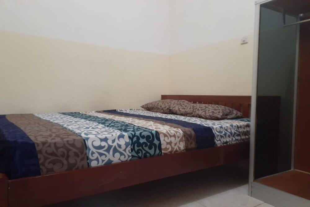 Семаранг: Oyo 2037 Kost Oteng Syariah