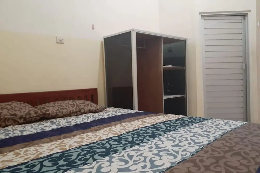 Семаранг: Oyo 2037 Kost Oteng Syariah