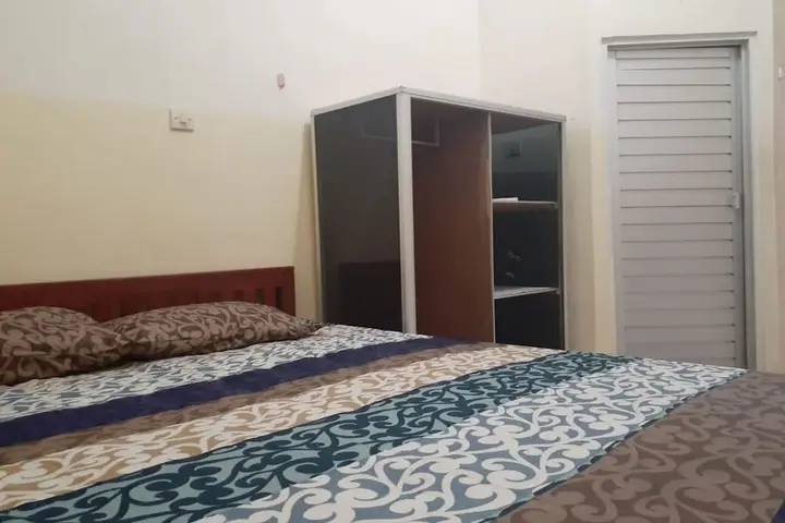 Семаранг: Oyo 2037 Kost Oteng Syariah