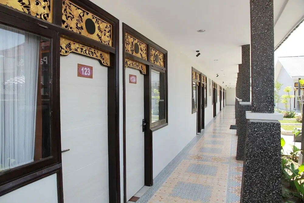 Палу: OYO 1656 Parama Su Hotel