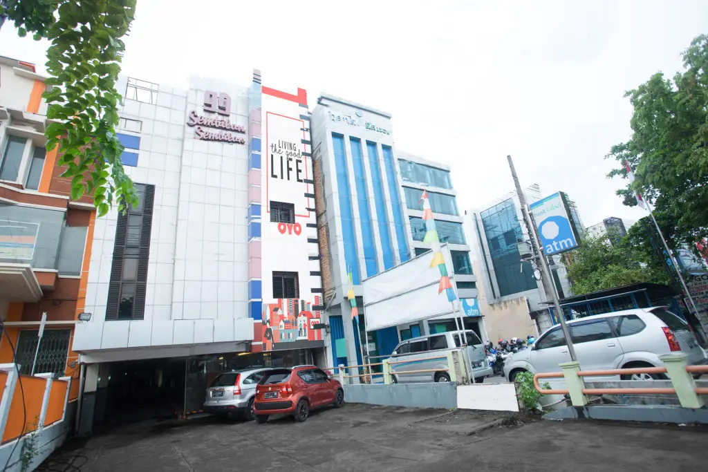 Банджармасин: OYO 1724 Hotel Sembilan Sembilan