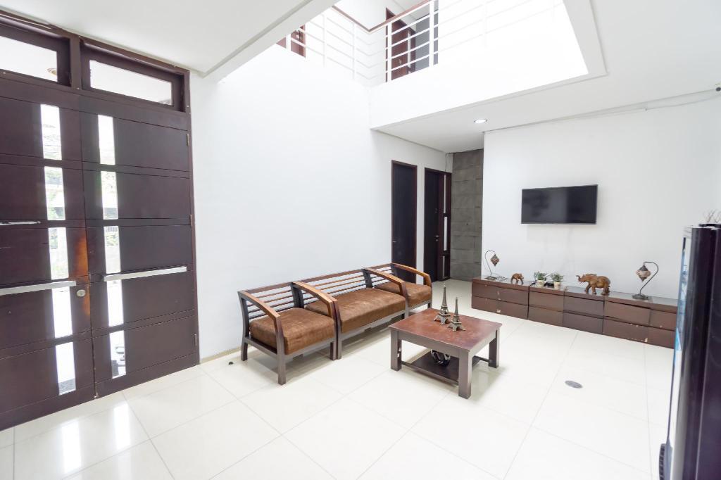 Джакарта: 1953 Residence Stasiun Tebet Syariah
