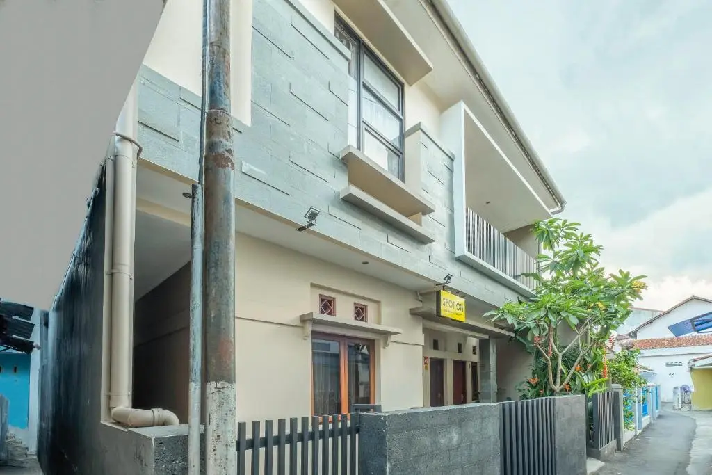 Тасикмалая: SPOT ON 2080 Rumah Kita Residence