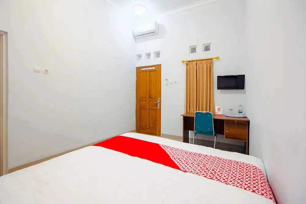 Ngaglik: OYO Living 2217 Permana Guesthouse Syariah