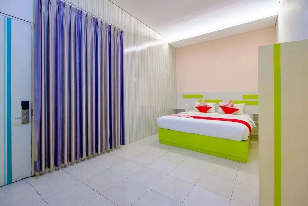 Батуретно: 2105 Hotel Sanca Inn
