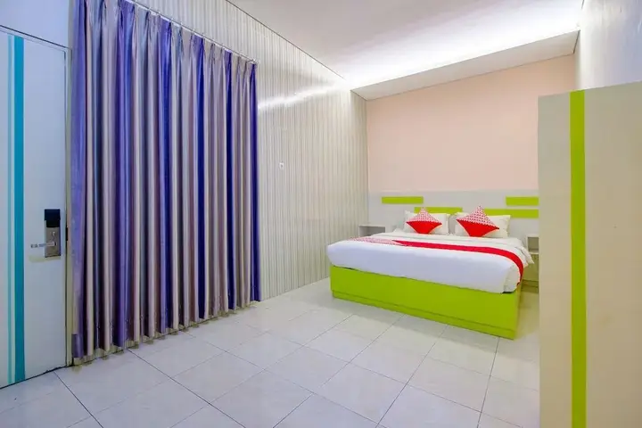Батуретно: 2105 Hotel Sanca Inn