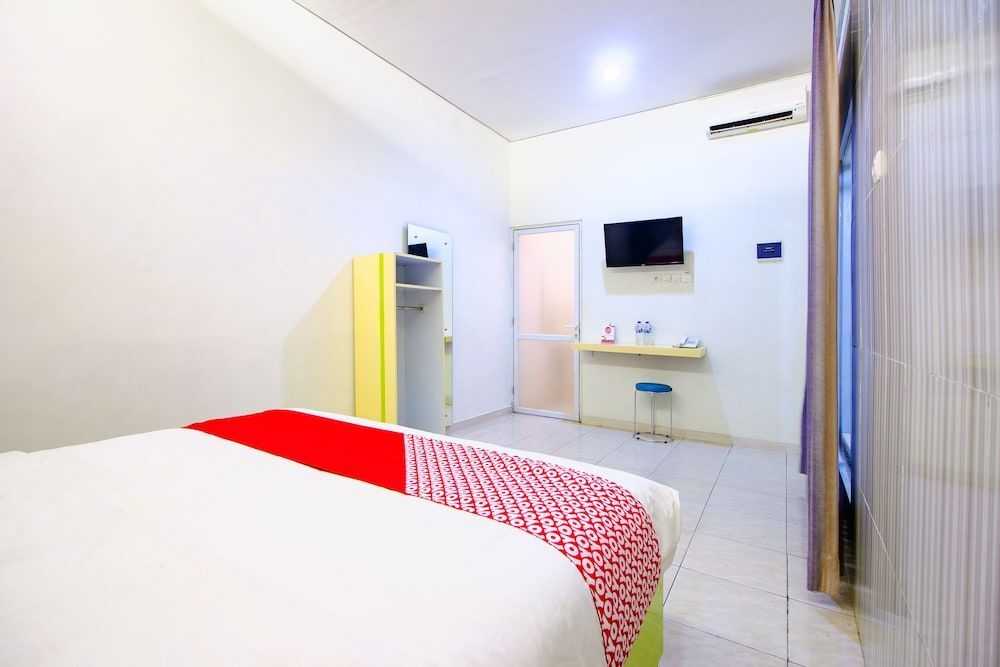 Батуретно: 2105 Hotel Sanca Inn