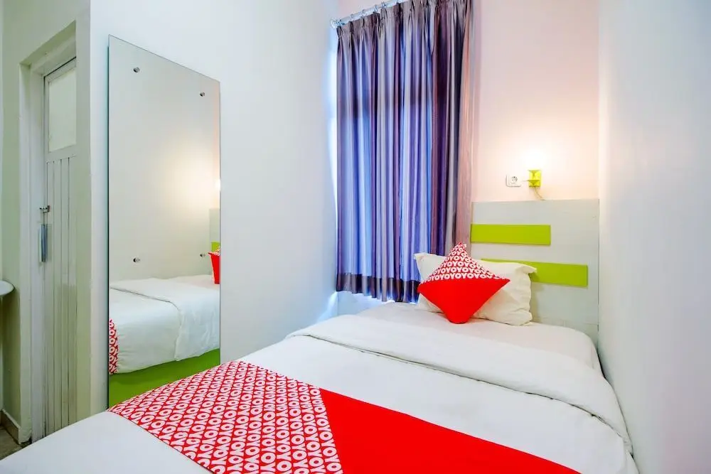 Батуретно: 2105 Hotel Sanca Inn