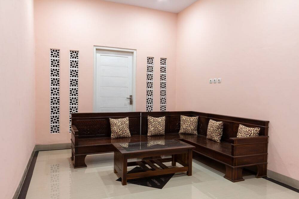 Севон: SUPER OYO 2008 Sellinas Family Residence Syariah
