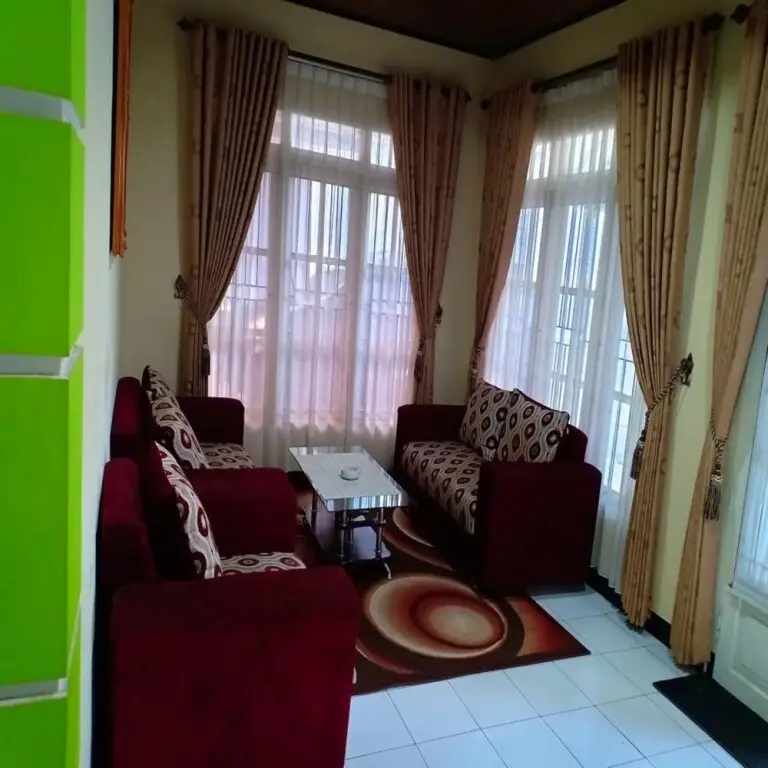 Бату: Nina King Homestay