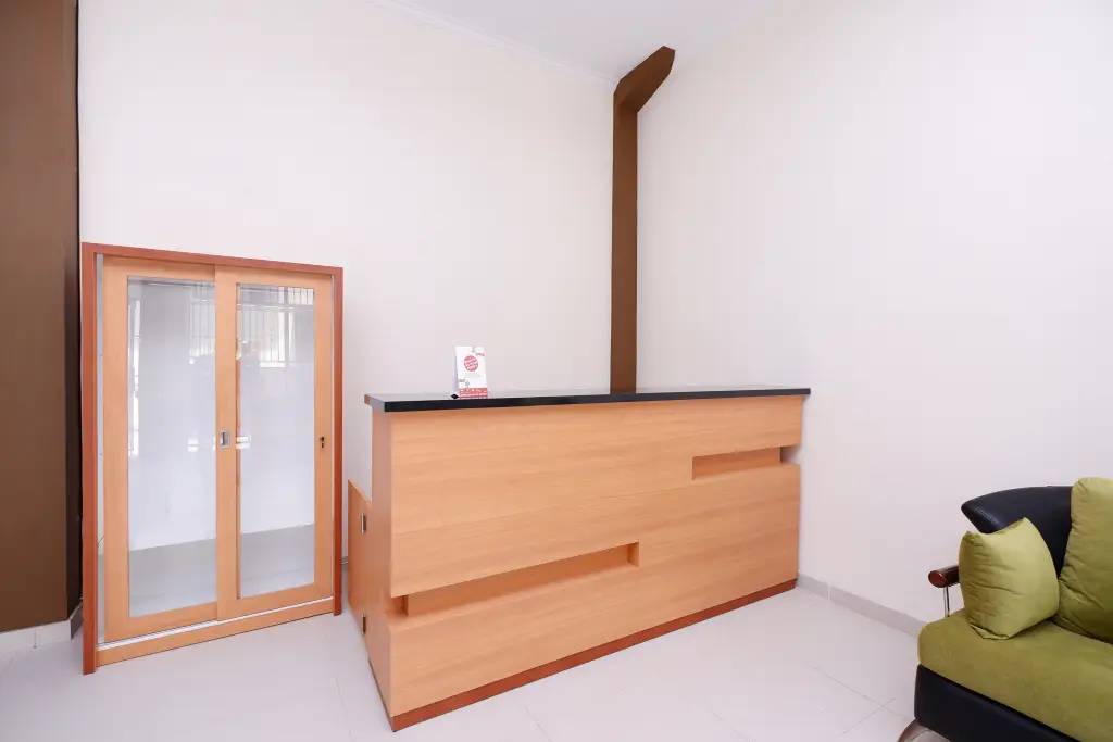 Суракарта: Super OYO 1506 Shabrina 2 Syariah