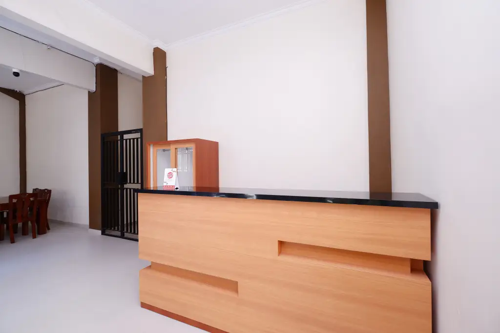 Суракарта: Super OYO 1506  Shabrina 2 Syariah