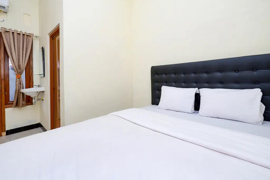 Картасура: Super OYO Capital O 2258 Santana Syariah Guest House