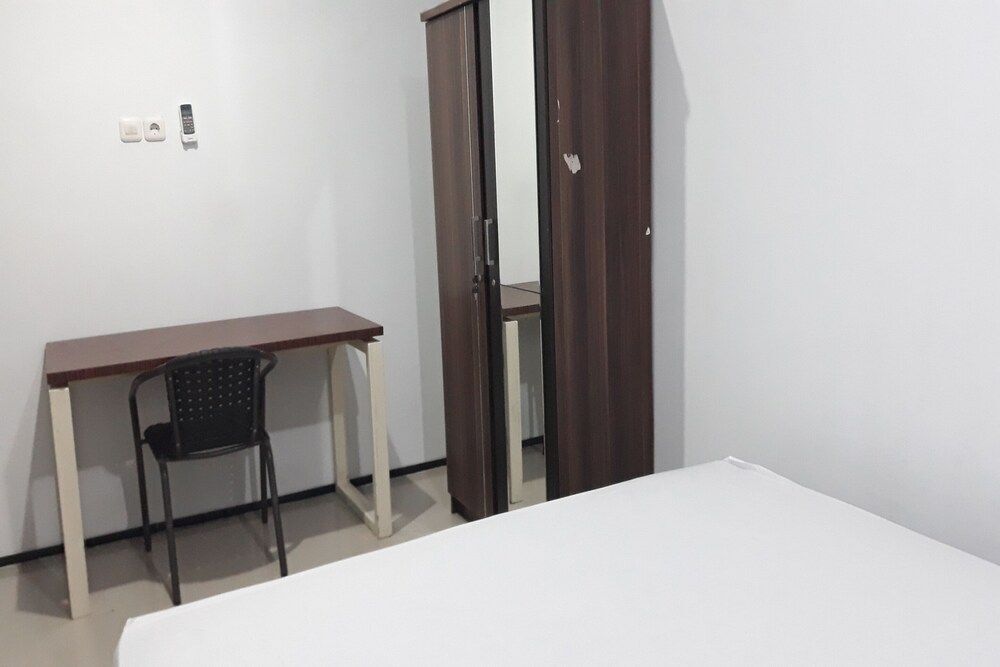 Сурабая: Oyo 2504 Karangasem Residence