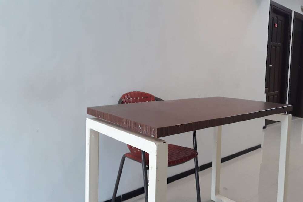 Сурабая: Oyo 2504 Karangasem Residence