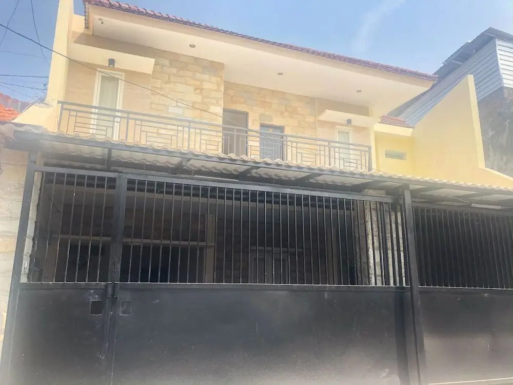 Сурабая: Oyo 2504 Karangasem Residence
