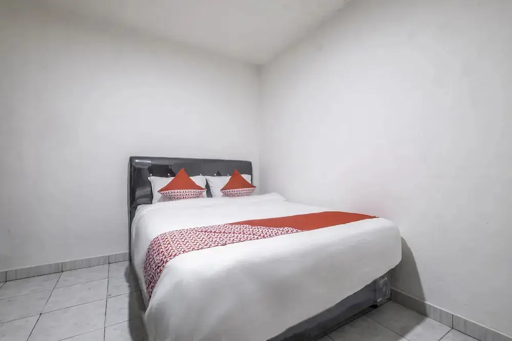 Караванг: OYO Life 2391 Baladewa Residence Syariah