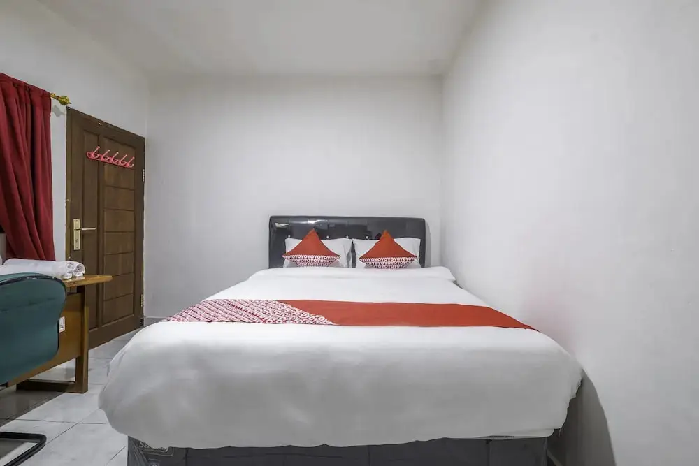 Караванг: OYO Life 2391 Baladewa Residence Syariah