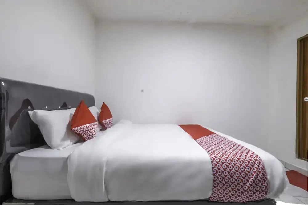 Караванг: OYO Life 2391 Baladewa Residence Syariah