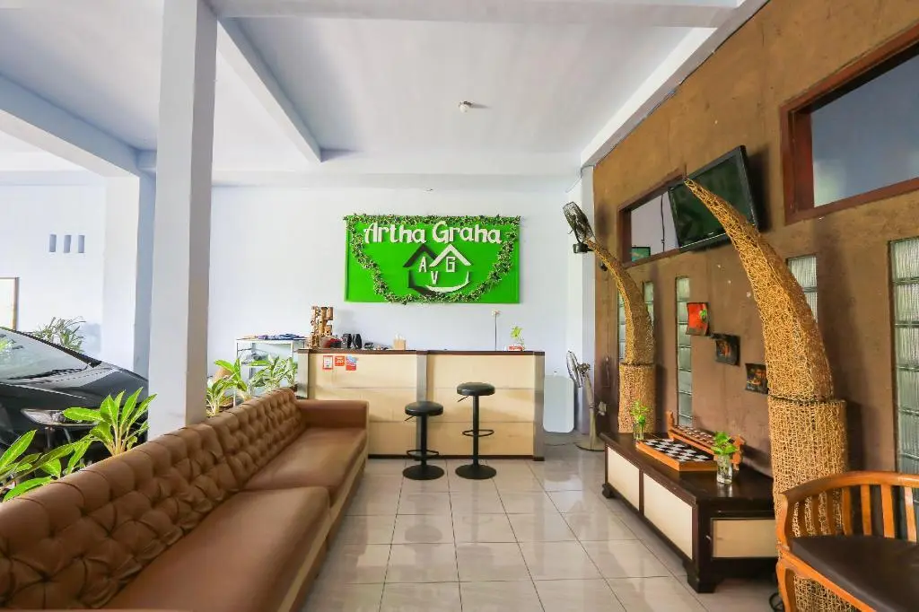 Баньюванги: OYO 2453 Artha Graha Vip