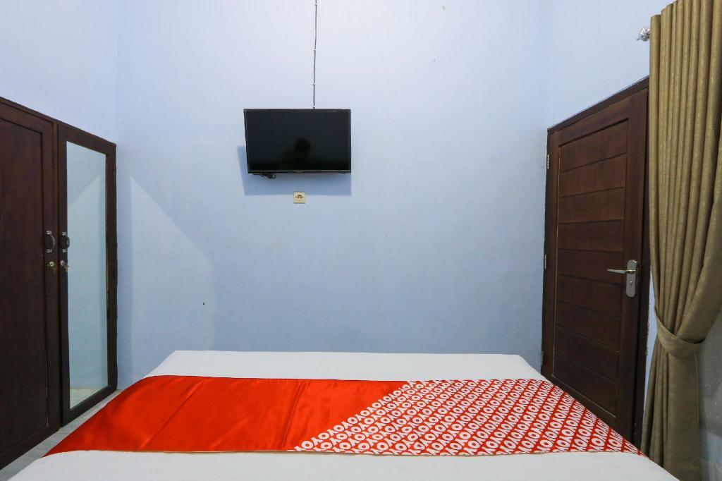 Баньюванги: OYO 2453 Artha Graha Vip