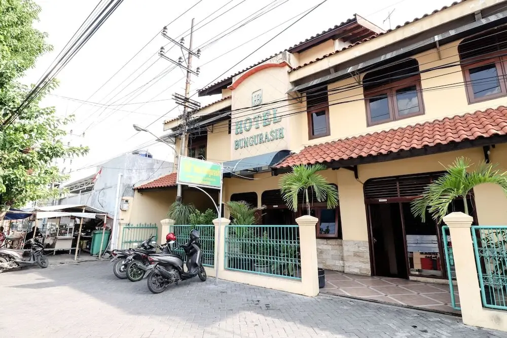 Сурабая: Hotel Bungurasih Syariah