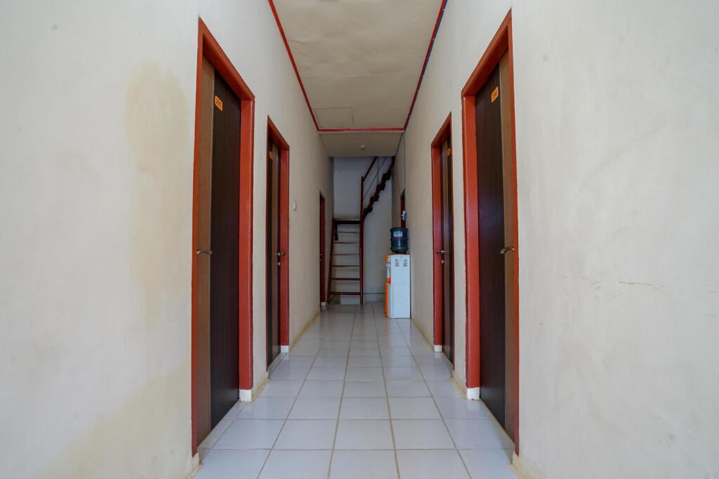 Палембанг: OYO Life 2502 Syariah Triantama Kost