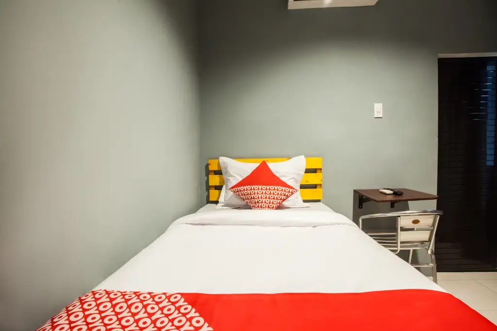 Медан: OYO 990 Stadion Residence Syariah