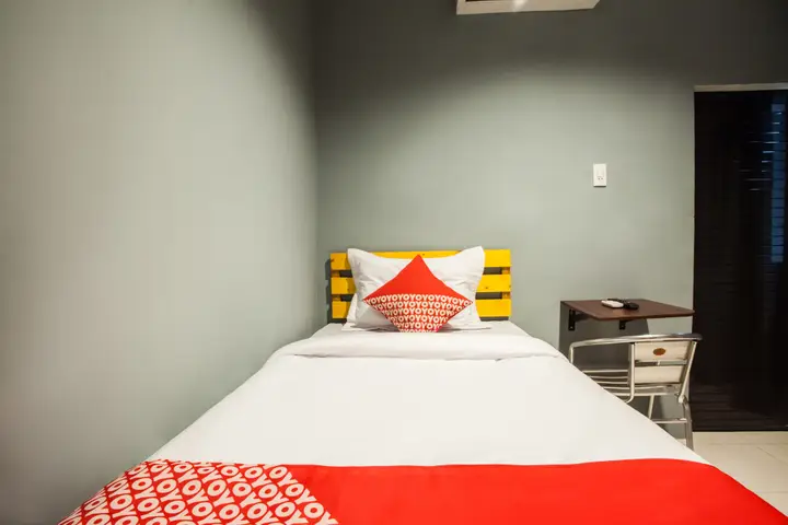 Медан: OYO 990 Stadion Residence Syariah